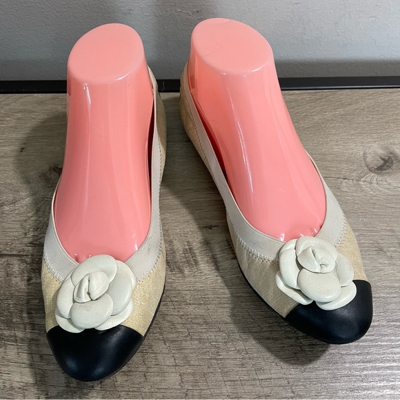 Women's CHANEL Ivory LEATHER Black CAP TOE Ballet Flats DESIGNER Shoes 37.5 - Picture 3 of 7